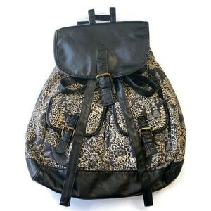 T-Shirt & Jeans Faux Leather/Creme Floral Backpack